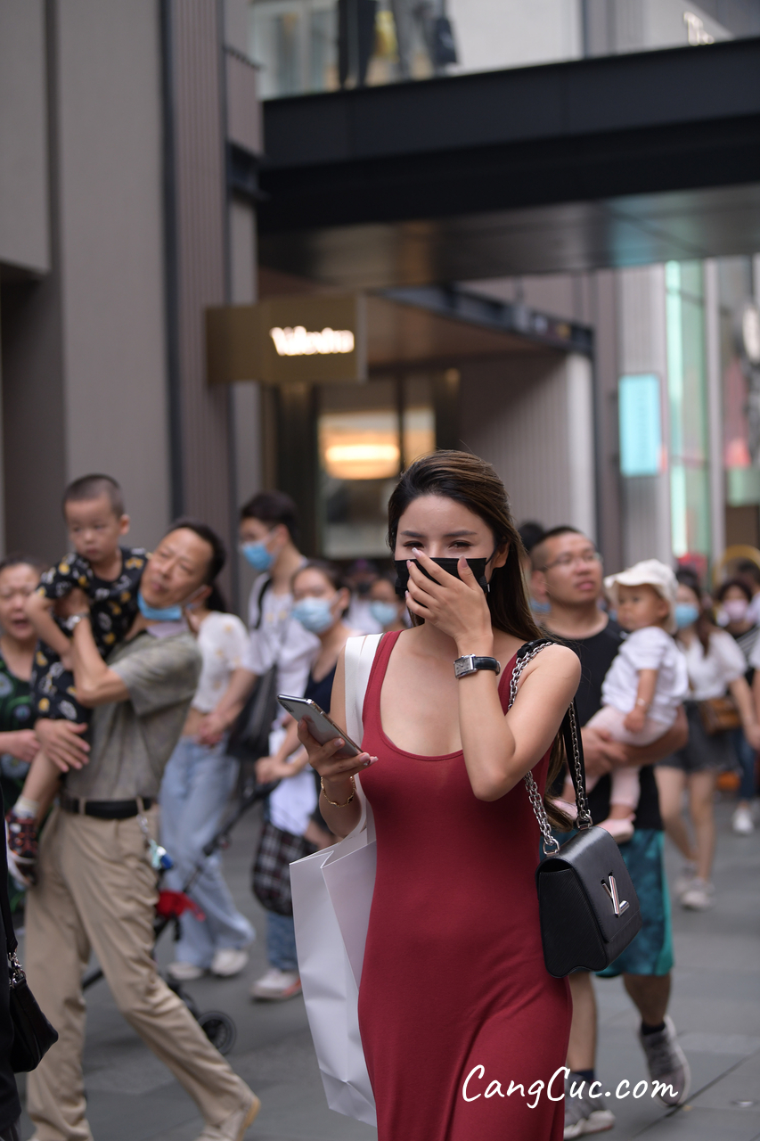 [精选街拍作品] No.3223 红色紧身包臀长裙